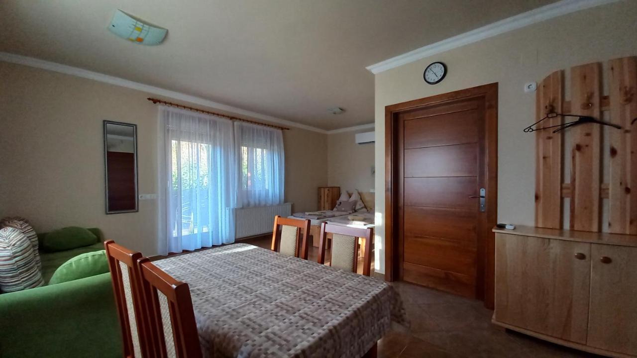 Nefelejcs Fagyizo Es Apartmanhaz Kistolmacs エクステリア 写真