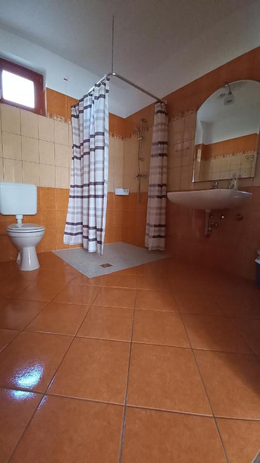Nefelejcs Fagyizo Es Apartmanhaz Kistolmacs エクステリア 写真