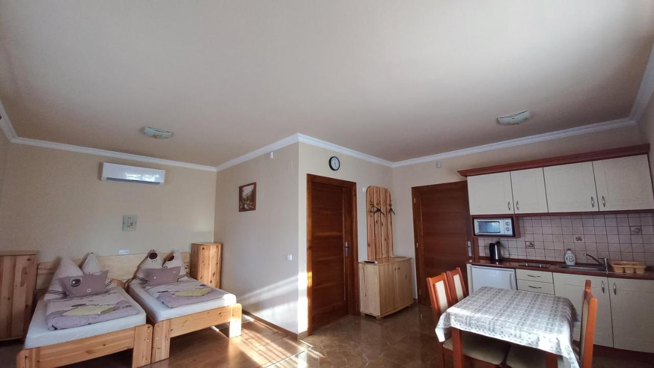 Nefelejcs Fagyizo Es Apartmanhaz Kistolmacs エクステリア 写真
