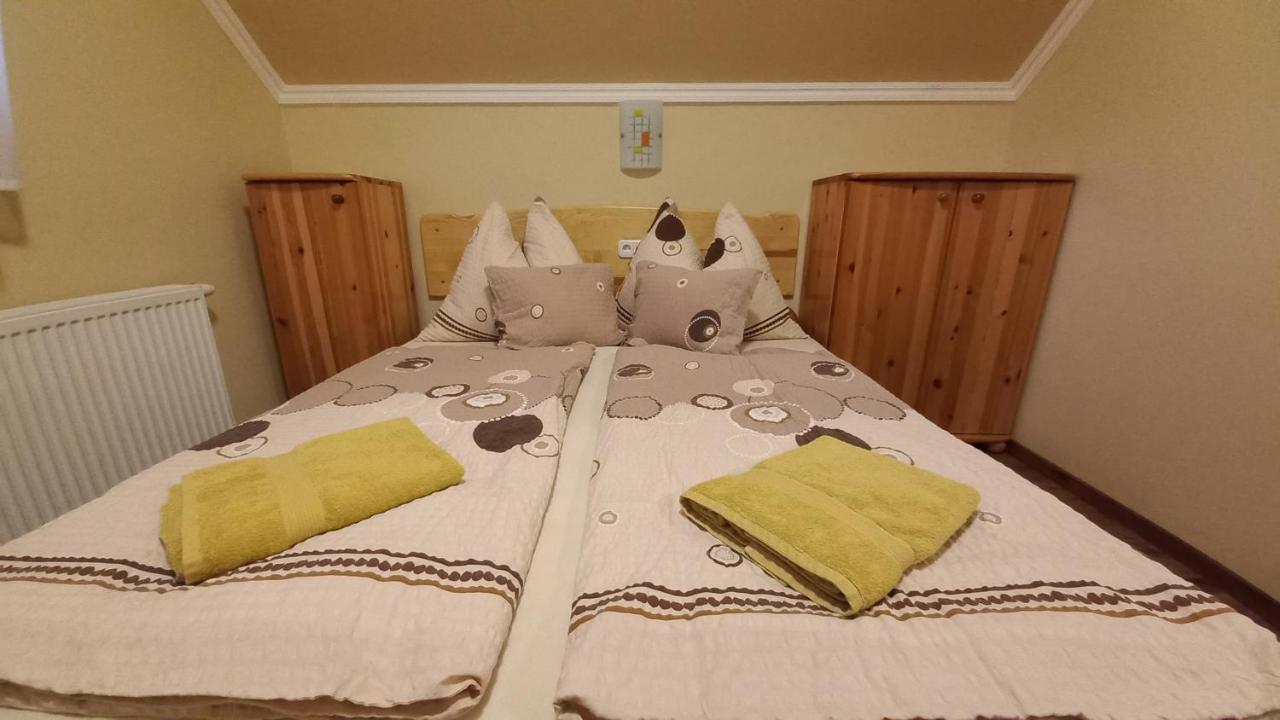 Nefelejcs Fagyizo Es Apartmanhaz Kistolmacs エクステリア 写真