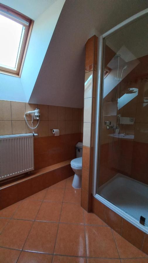 Nefelejcs Fagyizo Es Apartmanhaz Kistolmacs エクステリア 写真