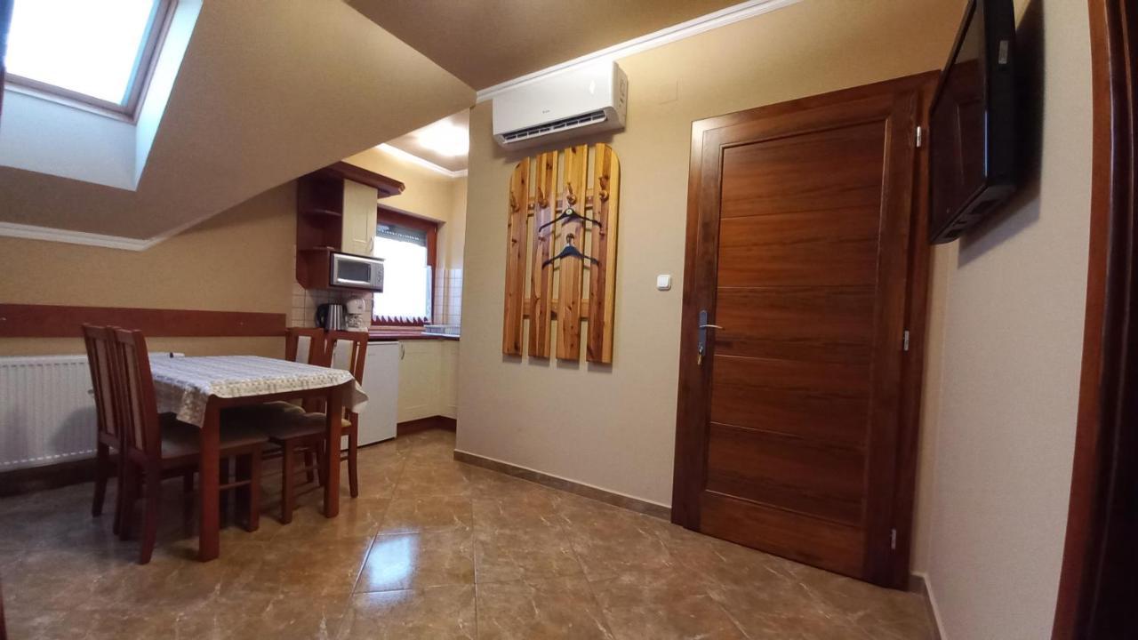 Nefelejcs Fagyizo Es Apartmanhaz Kistolmacs エクステリア 写真