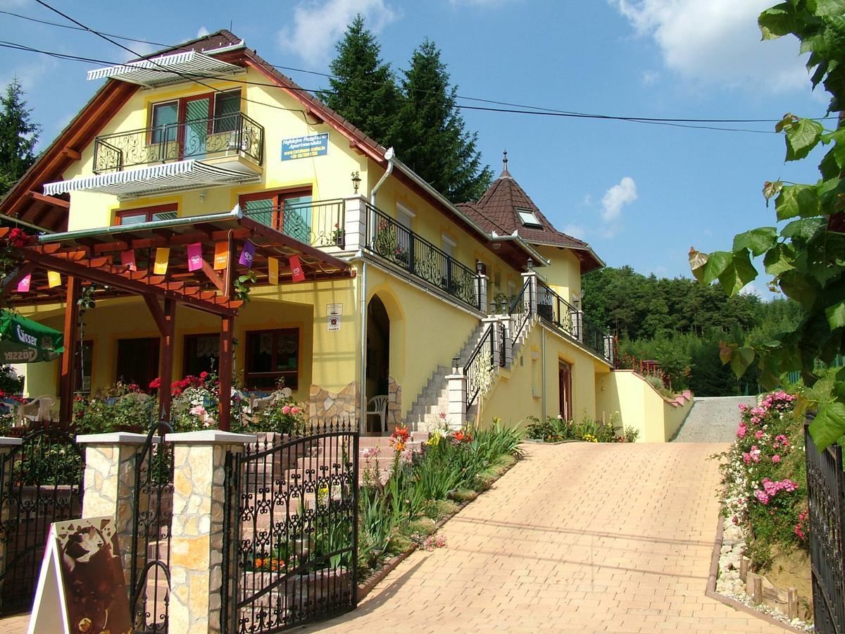 Nefelejcs Fagyizo Es Apartmanhaz Kistolmacs エクステリア 写真