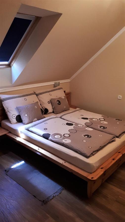 Nefelejcs Fagyizo Es Apartmanhaz Kistolmacs エクステリア 写真