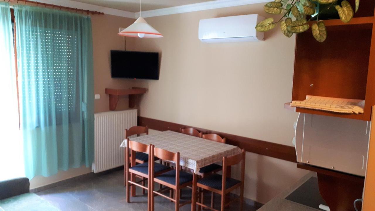 Nefelejcs Fagyizo Es Apartmanhaz Kistolmacs エクステリア 写真