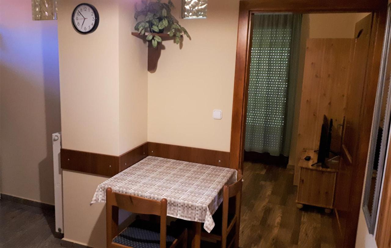 Nefelejcs Fagyizo Es Apartmanhaz Kistolmacs エクステリア 写真